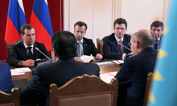 Медведев в ходе встречи также поздравил Карима Масимова с днем рождения  